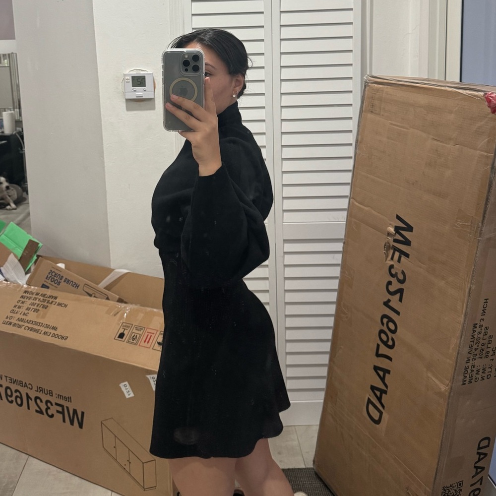 Black Knit Dress Synched Wasit oversized sleeves